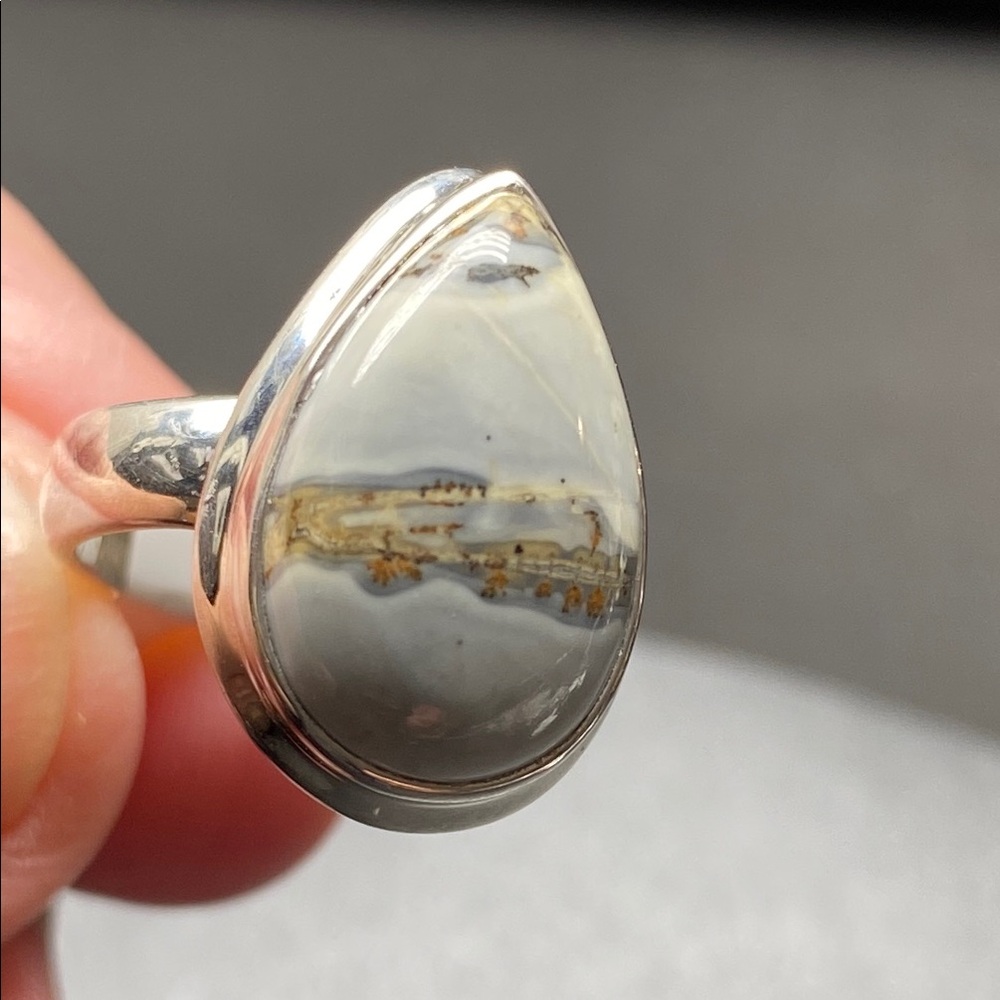 White Malingano Ring size 6